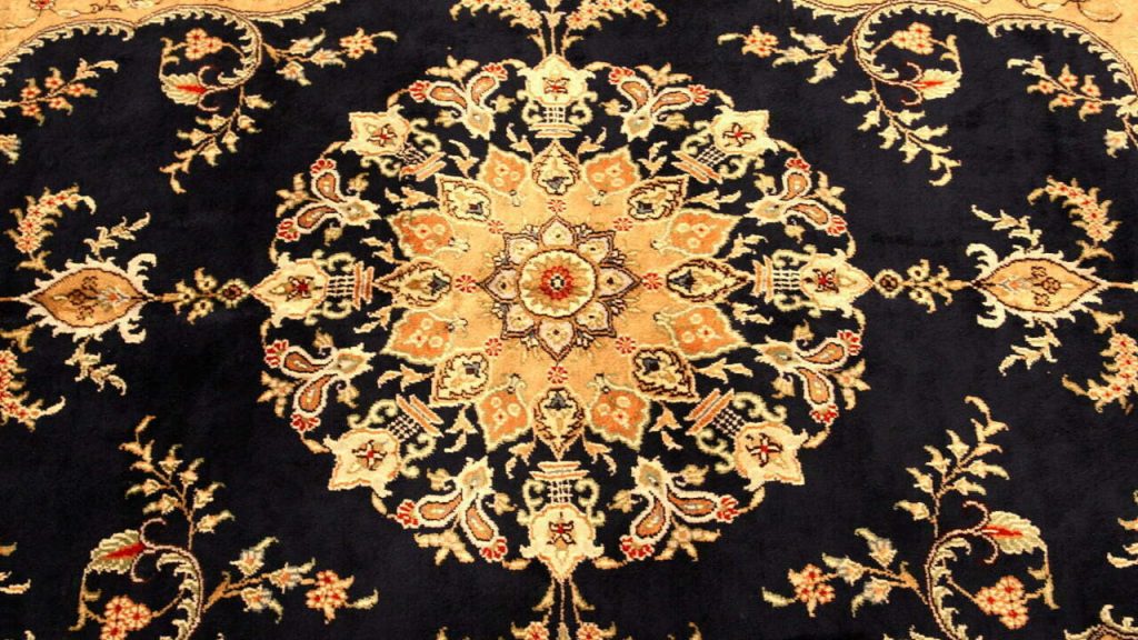 Karpet berpola bunga