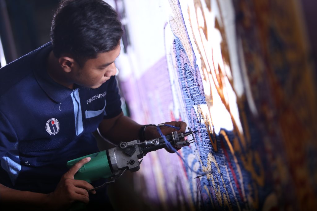 mengapa harus karpet custom