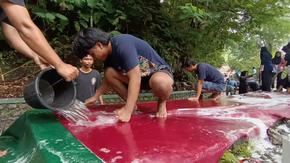 tradisi cuci karpet