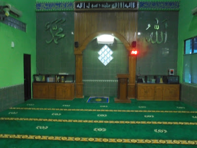 pemasangan karpet Di masjid sragen